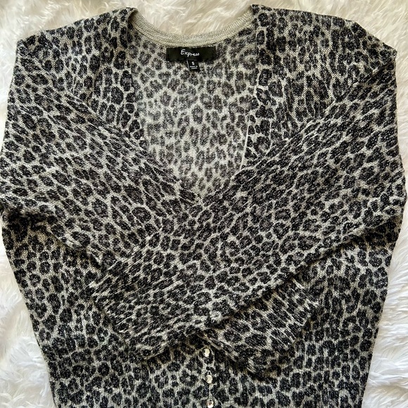 ✨NWOT Cute Cropped Metallic Gray / Black Leopard Cardigan w Jewel Buttons - S - Picture 2 of 4